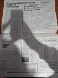 Cumhuriyet Gazetesi - 15 Şubat 1966 - Kurucusu Yunus Nadi - İlhan Selçuk - Hilmi Özgen - Metin Heper - İkinci Adam İsmet İnönü - Cemal Gürsel'in Ecelle Mücadelesi Devam Ediyor - Maliye Bakanı İhsan Gürsan Fiat Artışları Devamlı Ve Yaygın Değildir - Türk İş İşverenlere Cevap Verdi