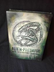 Alien - Predator Total Destruction Collection Orijinal jelatini içinde 8 DVD Set (YENİ SIFIR)  (TÜRKÇE ALTYAZILI)