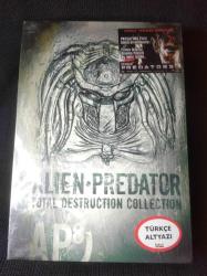 Alien - Predator Total Destruction Collection Orijinal jelatini içinde 8 DVD Set (YENİ SIFIR)  (TÜRKÇE ALTYAZILI)