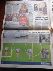 Hürriyet Gazetesi - 11 Temmuz 1998 - Memura Zam Krizi - Madonna - Dışişleri Bakanı İsmail Cem'den Cazcı Kardeşler Pozu - Genelkurmay Başkanı Orgeneral İsmail Hakkı Karadayı - Hüsamettin Cindoruk - Pınar Altuğ - Didem Uzel - Jay Jay Okocha Kupa Karmasında - Dönercinin Tüp Gaz Bulundurma İzni Yok