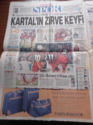 Hürriyet Gazetesi - 2 Kasım 1998 - Tansu Çiller Türbanlı Posterini Yakaladı - Deniz Baykal - Mesut Yılmaz'ın Kardeşi Turgut Yılmaz Siyasete Isınıyor - Oğuzhan Asiltürk Cihat İlan Etmedim - Fazilet Partisi'nde Necmettin Erbakan Krizi - Susurluk Geride Kalan Kadınlar Yazı Dizisi - Emlakbank Yasa Tanımıyor - Sarıyerspor Güle Oynaya - Ebru Gündeş Türk Erkeği Ete Doydu - İsmet Sezgin İntiharı Önledi