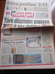 Hürriyet Gazetesi - 14 Ekim 1998 - Alaattin Çakıcı'dan Türk Düşmanı Papaza 8 Bin Dolar Bağış - Alaattin Çakıcı'nın Son Kaseti TBMM'de Patladı - Türbank'ın Devir İşlemi Durduruldu - Abdullah Öcalan Suriye'ye Sokulmayacak - Fenerbahçe'ye Şırnak'ta Büyük İlgi - Ricky Martin - Perihan Savaşın Gizli Aşkının Fotoğrafı