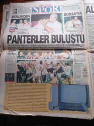 Hürriyet Gazetesi - 12 Ekim 1998 - Şifre Robin Hood - Alaattin Çakıcı'nın Gizli Yardım Kasası Fatma Abla - Alaattin Çakıcı'nın Yardım Ettiği Türkiye Düşmanı Papaz - Alaattin Çakıcı'nın Sahte Pasaportlarının Listesi - Türkiye 47 Yıl Sonra Almanya'yı Yendi - Rüştü Reçber - Haluk Levent'ten Guinness'lik Rekor