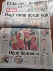 Milliyet Gazetesi - 1 Kasım 1998 - Sanatçılar Direnişi - RTÜK'e Öfke Artıyor Bizimkiler Ve Mahallenin Muhtarları Da Eylemde - Umur Bugay Ve Kandemir Konduk Da RTÜK'e Karşı Bayrak Açtı - Hava Korsanı Erdal Aksu Gece Gömüldü - Müjde Ar'dan Cumartesi Annelerine Destek - Ali Poyrazoğlu - Türkan Şoray - Hagi Varsa Sorun Yok -  Fenerbahçe Söktü Aldı
