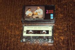 Efemera - AŞIK MAHZUNİ ŞERİF & MUHLİS AKARSU - 2 SAZ 2 SÖZ (KASET) - kitantik - kitaLog