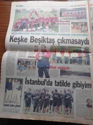 Milliyet Gazetesi - 9 Ekim 1998 - Recep Tayyip Erdoğan Şiir Değil De Plaka Okusam Yine Suçlarlardı -  Renan Demirkan'a Alman Liyakat Nişanı - Gündem Şam'a Askeri Diplomatik Önlemler - Serpil Öğretmeni Zevk İçin Öldüren Dört Sapık Yakalandı - Recep Tayyip Erdoğan Cezaevinden Çıktıktan Sonra Eski İşi Gıda Toptancılığına Devam Edeceğim - Serdar Ortaç İçin Tutuklama Kararı - Nobel Ödülü Saramago'ya
