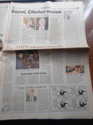 Radikal Gazetesi - 17 Kasım 1998 - Apo İade Edilmezse Roma Devlet İhalelerinden Dışlanacak Ticaret Sınırlanacak - Apo Yargıç Önüne Çıktı - İtalya Başbakanı D'Alema Abdullah Öcalan'ın Geleceğini Türk Büyükelçiliğinden Öğrendim - İş Dünyası İtalya'ya Boykotu Tartışıyor - İdam Tasarısı İmzada - Rahmi - Dışişleri Bakanı İsmail Cem - DYP Koalisyona Çağrıldı