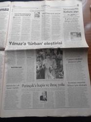 Radikal Gazetesi - 3 Kasım 1998 - Susurluk Kazasından 2 Yıl Geçti Enkaz Hala Kaldırılamadı - Susurluk Çetesinin Fotoğrafı - Özel Harekat Daire Başkanı İbrahim Şahin - Abdullah Çatlı - Hamas Taktik Mi Değiştirdi - Mesut Yılmaz'a Türban Eleştirisi - Doğu Perinçek - Levent Kırca Açlık Grevine Başlıyor - Işılay Saygın - Ekran Karartma Protestoları