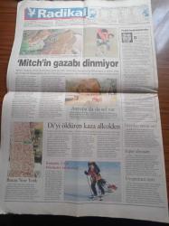 Radikal Gazetesi - 3 Kasım 1998 - Susurluk Kazasından 2 Yıl Geçti Enkaz Hala Kaldırılamadı - Susurluk Çetesinin Fotoğrafı - Özel Harekat Daire Başkanı İbrahim Şahin - Abdullah Çatlı - Hamas Taktik Mi Değiştirdi - Mesut Yılmaz'a Türban Eleştirisi - Doğu Perinçek - Levent Kırca Açlık Grevine Başlıyor - Işılay Saygın - Ekran Karartma Protestoları