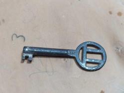 AN3---------ESKİ DEMİR KUTU ÇEKMECE ANAHTARI