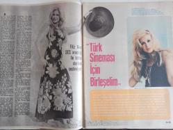 Ses Haftalık Aktüalite Sinema Tiyatro Müzik ve Gençlik Mecmuası Dergisi - 31 Ağustos 1974 - Sayı:36 - Türkan Şoray - Filiz Akın - Ajda Pekkan - Sedat Pınar - Cüneyt Arkın - Cemil Şahbaz - Mahmut Hekimoğlu - Yücel Hekimoğlu - Kemal İnci - Senih Orkan - Tuncel Kurtiz - Osman Baş - Sami Tunç - Yılmaz Güney - Elke Sommer - Kemal İnci - Çetin Özkırım - Başak Doğru - Adnan Advan - İsmail Cem İpekçi - Musa Öğün - İlhan İrem - Necla Nazır - Göksel Arsoy - Kemal Sunal - Fikret Hakan - Perihan Savaş - Selçuk Ural - Sylvie Vartan - Ümit Tokcan - Johnny Hallyday - Esin Engin - Rick Wakeman - Lulu - Eric Clapton - Roger Moore - Müşfik Kenter - Yıldız Kenter - Zerrin Arbaş - Ayşen Cansev fotoğraf ve haberi - Tam Takım Dergi