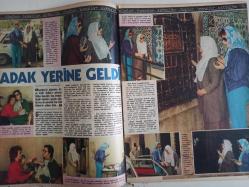 Ses Haftalık Aktüalite Sinema Tiyatro Müzik ve Gençlik Mecmuası Dergisi - 19 Haziran 1982 - Sayı:25 - Türkan Şoray - Ali Yücel - Dırahşan Gürsu - Zeliha Tayfur - Nükhet Duru - Hülya Koçyiğit - Stella Stevens - John Beck - Christina Raines - Morgan Fairchild - Woody Brown - Kevin Mc Carthy - Ava Gardner - Gregory Peck - Jackie Bisset - Ryan O'Neal - Beyza Başar - Serpil Çakmaklı - Neco - Nuray Özü - Yüksel Uzel - Nur Yoldaş - Mithat Körler - Nazım Şerbetçioğlu - İzzet Altınmeşe - Ali Rıza Binboğa  - Hadi Çaman - Müjdat Gezen - Selahattin Cesur - Hayri Şahin - Azra Balkan - Costa Gavras - Klaus Kinsky - Zafer Çotal - Fikret Aslan - Gökhan Güney - Özlem Onursal - Abba Grubu - Bülent Ortaçgil - Zerrin Özer - Erol Evgin - Arif Şentürk - Şevket Çetinkaya - Tropical Güneş Kremi Reklamı - Arçelik Buzdolabı Reklamı fotoğraf ve haberi - Tam Takım Dergi
