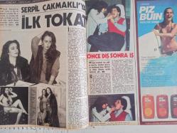Ses Haftalık Aktüalite Sinema Tiyatro Müzik ve Gençlik Mecmuası Dergisi - 19 Haziran 1982 - Sayı:25 - Türkan Şoray - Ali Yücel - Dırahşan Gürsu - Zeliha Tayfur - Nükhet Duru - Hülya Koçyiğit - Stella Stevens - John Beck - Christina Raines - Morgan Fairchild - Woody Brown - Kevin Mc Carthy - Ava Gardner - Gregory Peck - Jackie Bisset - Ryan O'Neal - Beyza Başar - Serpil Çakmaklı - Neco - Nuray Özü - Yüksel Uzel - Nur Yoldaş - Mithat Körler - Nazım Şerbetçioğlu - İzzet Altınmeşe - Ali Rıza Binboğa  - Hadi Çaman - Müjdat Gezen - Selahattin Cesur - Hayri Şahin - Azra Balkan - Costa Gavras - Klaus Kinsky - Zafer Çotal - Fikret Aslan - Gökhan Güney - Özlem Onursal - Abba Grubu - Bülent Ortaçgil - Zerrin Özer - Erol Evgin - Arif Şentürk - Şevket Çetinkaya - Tropical Güneş Kremi Reklamı - Arçelik Buzdolabı Reklamı fotoğraf ve haberi - Tam Takım Dergi