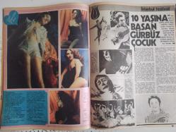 Ses Haftalık Aktüalite Sinema Tiyatro Müzik ve Gençlik Mecmuası Dergisi - 19 Haziran 1982 - Sayı:25 - Türkan Şoray - Ali Yücel - Dırahşan Gürsu - Zeliha Tayfur - Nükhet Duru - Hülya Koçyiğit - Stella Stevens - John Beck - Christina Raines - Morgan Fairchild - Woody Brown - Kevin Mc Carthy - Ava Gardner - Gregory Peck - Jackie Bisset - Ryan O'Neal - Beyza Başar - Serpil Çakmaklı - Neco - Nuray Özü - Yüksel Uzel - Nur Yoldaş - Mithat Körler - Nazım Şerbetçioğlu - İzzet Altınmeşe - Ali Rıza Binboğa  - Hadi Çaman - Müjdat Gezen - Selahattin Cesur - Hayri Şahin - Azra Balkan - Costa Gavras - Klaus Kinsky - Zafer Çotal - Fikret Aslan - Gökhan Güney - Özlem Onursal - Abba Grubu - Bülent Ortaçgil - Zerrin Özer - Erol Evgin - Arif Şentürk - Şevket Çetinkaya - Tropical Güneş Kremi Reklamı - Arçelik Buzdolabı Reklamı fotoğraf ve haberi - Tam Takım Dergi