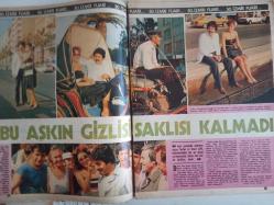 Ses Haftalık Aktüalite Sinema Tiyatro Müzik ve Gençlik Mecmuası Dergisi - 5 Eylül 1981 - Sayı:36 - Türkan Şoray - Müjde Ar - Korhan Atay - Şahin Büyükkaya - Zerrin Özer - İbrahim Tatlıses - Mesut Mertcan - Gencay Erbatu - Tanju Okan - Mahmut Hekimoğlu - Huri Sapan - Kamil Sönmez - Figen Han - Kibariye - Sezer Güvenirgil - Aylin Urgal - Azize Gencebay - Seyyal Taner - Ferdi Tayfur - Necla Nazır - Hülya Koçyiğit - Cemile Kutgün - Atilla Kutgün - Mesut Mertcan - Ferdi Özbeğen - Ümit Besen - Ahmet ÖZhan - Barış Manço - Erol Evgin - İzzet Altınmeşe- Selahattin Alpay - Kamuran Akkor - Zeki Alasya - Metin Akpınar - Kamil Sönmez - Sezen Aksu - Meral Orhonsay - Ersan Erdura - Selahattin Cesur - Ali Özgentürk - Genco Erkal - Mahmut Tuncer - Sevda Karaca - Neco Posteri - Esin Işık - Burhan Marangoz - Yalçın Gülhan - Yunus Bülbül - Mehmet Öztaş - Erhan Tünay - Lindra Gray - İlhan İrem fotoğraf ve haberi - Dergi Tam Değildir Sadece 40 Sayfası Mevcuttur