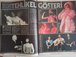 Ses Haftalık Aktüalite Sinema Tiyatro Müzik ve Gençlik Mecmuası Dergisi - 5 Eylül 1981 - Sayı:36 - Türkan Şoray - Müjde Ar - Korhan Atay - Şahin Büyükkaya - Zerrin Özer - İbrahim Tatlıses - Mesut Mertcan - Gencay Erbatu - Tanju Okan - Mahmut Hekimoğlu - Huri Sapan - Kamil Sönmez - Figen Han - Kibariye - Sezer Güvenirgil - Aylin Urgal - Azize Gencebay - Seyyal Taner - Ferdi Tayfur - Necla Nazır - Hülya Koçyiğit - Cemile Kutgün - Atilla Kutgün - Mesut Mertcan - Ferdi Özbeğen - Ümit Besen - Ahmet ÖZhan - Barış Manço - Erol Evgin - İzzet Altınmeşe- Selahattin Alpay - Kamuran Akkor - Zeki Alasya - Metin Akpınar - Kamil Sönmez - Sezen Aksu - Meral Orhonsay - Ersan Erdura - Selahattin Cesur - Ali Özgentürk - Genco Erkal - Mahmut Tuncer - Sevda Karaca - Neco Posteri - Esin Işık - Burhan Marangoz - Yalçın Gülhan - Yunus Bülbül - Mehmet Öztaş - Erhan Tünay - Lindra Gray - İlhan İrem fotoğraf ve haberi - Dergi Tam Değildir Sadece 40 Sayfası Mevcuttur
