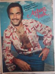 Ses Haftalık Aktüalite Sinema Tiyatro Müzik ve Gençlik Mecmuası Dergisi - 18 Ağustos 1973 - Sayı:34 - Türkan Şoray - Pascale Petit - Claude Brialy - Necdet Tosun - Türker İnanoğlu - Mesut Engin - Cüneyt Gökçer - Perihan Savaş - Neriman Köksal - Aysen Cansev - Yaşar Yağmur - Mesut Engin - David Janssen - Richard Kimble - Türkan Şoray - Kaptan Amca - Erol Amaç - Ferdi Merter - Erhan Gökgücü - Aytaç Vardar - Gönül Hancı - Yunus Emre - Ülker Vardar - Ayhan Işık - Tarık Akan - Ahmet Dere - Halit Akçatepe - Nilüfer - Lon Chaney - Ekrem Bora - Persil Deterjan Reklamı - Mine Mutlu - Orhan Gencebay - Barış Manço - Zeki Alasya - Tanju Okan - Gönül Yazar - Fatma Girik - Salih Güney - Zeki Müren - Aydan Adan - Florinda Bolkan - Hikmet Münir Ebcioğlu fotoğraf ve haberi - Tam Takım Dergi