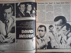 Ses Haftalık Aktüalite Sinema Tiyatro Müzik ve Gençlik Mecmuası Dergisi - 18 Ağustos 1973 - Sayı:34 - Türkan Şoray - Pascale Petit - Claude Brialy - Necdet Tosun - Türker İnanoğlu - Mesut Engin - Cüneyt Gökçer - Perihan Savaş - Neriman Köksal - Aysen Cansev - Yaşar Yağmur - Mesut Engin - David Janssen - Richard Kimble - Türkan Şoray - Kaptan Amca - Erol Amaç - Ferdi Merter - Erhan Gökgücü - Aytaç Vardar - Gönül Hancı - Yunus Emre - Ülker Vardar - Ayhan Işık - Tarık Akan - Ahmet Dere - Halit Akçatepe - Nilüfer - Lon Chaney - Ekrem Bora - Persil Deterjan Reklamı - Mine Mutlu - Orhan Gencebay - Barış Manço - Zeki Alasya - Tanju Okan - Gönül Yazar - Fatma Girik - Salih Güney - Zeki Müren - Aydan Adan - Florinda Bolkan - Hikmet Münir Ebcioğlu fotoğraf ve haberi - Tam Takım Dergi