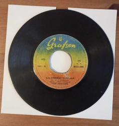 NURİ SESİGÜZEL -  Kederle Geçti / Kalbimdeki Yaradan   (Grafson)