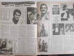 Ses Haftalık Aktüalite Sinema Tiyatro Müzik ve Gençlik Mecmuası Dergisi - 15 Kasım 1969 - Sayı:47 - Türkan Şoray - Kartal Tibet - Cüneyt Arkın - Hülya Koçyiğit - Vasfi Rıza Zobu - İsmail Dümbüllü - Bedia Muvahhit - Hikmet Feridun Es - Toto Karaca - Şermin Elmasi - Tanju Okan - Ayşe Nur Okan - Ahmet Ferda Aykan - Sadri Alışık - Çolpan İlhan - Cüneyt Arkın - Fikret Hakan - Piraye Uzun - Engin Çağlar - Fatma Karanfil - Cutex Oje Reklamı - Pascale Petit - Anuk Aime - Dany Saval - Alain Delon - Richard Burton - Sophia Loren - Michele Mercier - Figen Say - Neriman Köksal - Shelley Winters - Ajda Pekkan - Ekrem Bora - Julie Andrews - Brigitte Bardot - Patrick Gilles - Erol Keskin - Engin Cezzar - Gülriz Sururi fotoğraf ve haberi - Dergi Tam Değildir Sadece 26 Sayfası Mevcuttur