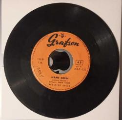 Muzaffer Akgün - Keklik gibi kanadımı süzmedim / Name gelin (Grafson Plak)