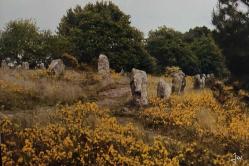 ŞEHİR KARTPOSTALI-FRANSA/BRETAGNE ESKİ TAŞ BULUNTULARIN GÜNDÜZ GÖRÜNTÜSÜ,ARKASINA YAZILMAMIŞ, RENKLİ, 11 X 15 CM EBADINDA-1950'LER, 1960'LAR, 1970'LER, 1980'LER