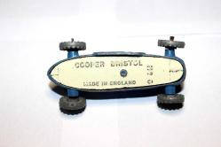Dinky Toys marka Cooper Bristol (no. 6) yarış arabası - 1956 - 1958 arası üretilmiş