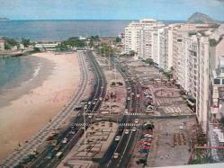 ŞEHİR KARTPOSTALI-BREZİLYA/RIO DE JANEIRO COPACABANA DENİZ VE KUMSALIN GÜNDÜZ GÖRÜNTÜSÜ,ARKASINA YAZILMIŞ,RENKLİ, 11 X 15 CM EBADINDA - 1950'LER, 1960'LAR, 1970'LER, 1980'LER
