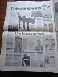 Yeni Şafak Gazetesi - Ahmet Taşgetiren - Nazlı Ilıcak - Ömer Çelik - Dünya Kupası Olaylı Başladı - Aydınlardan Yasaklara Direnen Öğrencilere Destek - Abdurrahman Dilipak - Abdullah Gül Yılın Siyasetçisi - DTP'ye Kıskaç - Mustafa Kalemli İçin Suç Duyurusu - Deniz Kuvvetleri Eski Komutanı Oramiral Güven Erkaya S 300'leri Vuramayız