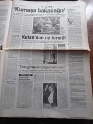 Yeni Şafak Gazetesi - 26 Kasım 1998 - Ahmet Taşgetiren - Nazlı Ilıcak - 28 Şubat'ın Ürünü Olan ANASOL D Hükümeti Tarihe Karıştı - Almanya Abdullah Öcalan'ın Kendilerine İade Edilmesi Durumunda İç Savaş Çıkmasından Korkuyor - İstanbul Büyükşehir Belediye Başkanı Recep Tayyip Erdoğan - Recai Kutan Görev Verilirse Hükümeti Kurarım - Başörtüsü Yasağı - Galatasaray Juventus Maçında Abdullah Öcalan Gerilimi - Süleyman Demirel