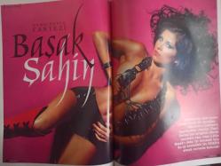 Boxer Aylık Aktüalite Sinema Tiyatro Müzik ve Magazin Dergisi - Eylül 2004 - Ferhan Şensoy - Nihan Akkuş - Asil Nadir - Eva Herzigova - Okay Gönensin - Haşmet Babaoğlu - Arda Uskan - Duygu Asena - Deniz Akkaya - Kanat Atkaya - Ebru Kocaağa - Başak Şahin - Nurdan Sözgen - Hıncal Uluç - Haşmet Babaoğlu - Andrew Einhorn - Okay Gönensin - İbrahim Seten - Memnun Süzgeç - Arda Uskan - Rose McGowan - Bülent Polat - Yasemin Ergene - Şehnaz Özkaya - Arzu Pavlova - Cüneyd Zapsu - Sadık Albayrak - Fettah Tamince - Remzi Gür - Olimpiyatlarda Bu Sporcuları İzlediniz ! - Poker Masasında Kazanma Sırları haberi - Nurdan Sözgen - Selma Lüset - David LaChapelle - On Kaplan Gücünde On Alet - Sinemis Candemir - Andy Warhol fotoğraf ve haberi - Tam Takım Dergi