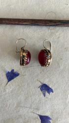 Eskitme, altın küpe görselinde küpe.