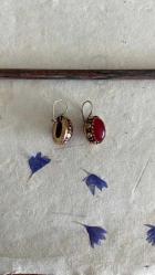 Eskitme, altın küpe görselinde küpe.