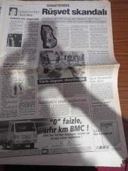 Sabah Gazetesi - 18 Kasım 1998 - Kalleş Müttefik - İtalya Başbakanı D'alema Baklayı Ağzından Çıkardı Abdullah Öcalan'a Siyasi Sığınma Vereceğiz - İtalya'ya Boykot Kapıda - İşte Abdullah Öcalan'ın Sevgilisi Rozerin - Apo Ve Pinochet - Süleyman Demirel'den Tarihi Ders - Fenerbahçe'de Aziz Yıldırım İle Aziz Yılmaz Arasında Küfürlü Tartışma - Sokaklar Gergin - İdam Cezası Tartışması