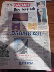 Sabah Gazetesi - 18 Kasım 1998 - Kalleş Müttefik - İtalya Başbakanı D'alema Baklayı Ağzından Çıkardı Abdullah Öcalan'a Siyasi Sığınma Vereceğiz - İtalya'ya Boykot Kapıda - İşte Abdullah Öcalan'ın Sevgilisi Rozerin - Apo Ve Pinochet - Süleyman Demirel'den Tarihi Ders - Fenerbahçe'de Aziz Yıldırım İle Aziz Yılmaz Arasında Küfürlü Tartışma - Sokaklar Gergin - İdam Cezası Tartışması