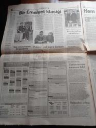 Radikal Gazetesi - 31 Aralık 1998 - Türkiye Hemen Her Alanda Ağır Kazalarla Dolu Bir Yılı Geride Bıraktı - Susurluk Unutuldu Ama Baklava Hırsızları Hapsi Boyladı - Recep Tayyip Erdoğan  Mahkum Oldu - Hükümet Düştü - Mısır Çarşısı Patlaması - Adana Depremi - Alaattin Çakıcı - Şemdin Sakık - Bilardo Ustası Semih Saygıner - İnsan Hakları Derneği Başkanı Akın Birdal Öldürülmek İstendi