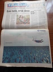 Radikal Gazetesi - 31 Aralık 1998 - Türkiye Hemen Her Alanda Ağır Kazalarla Dolu Bir Yılı Geride Bıraktı - Susurluk Unutuldu Ama Baklava Hırsızları Hapsi Boyladı - Recep Tayyip Erdoğan  Mahkum Oldu - Hükümet Düştü - Mısır Çarşısı Patlaması - Adana Depremi - Alaattin Çakıcı - Şemdin Sakık - Bilardo Ustası Semih Saygıner - İnsan Hakları Derneği Başkanı Akın Birdal Öldürülmek İstendi