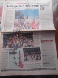 Radikal Gazetesi - 30 Ekim 1998 - 75. Kutlamaları Ayvalık Uçağının Kaçırılması İle Gölgelendi - Cumhuriyet Coşkusu - Cumhuriyetin 75. Yılında Türkiye'den Saltanat Manzaraları - Kamer Genç - Süleyman Demirel Padişah Gibi - Perde Arkasıyla Alaattin Çakıcı Korkmaz Yiğit Kaseti - Tuncay Özkan Yener Kaya Nesim Malki Cinayetleri Hakkında Yazılarıyla Dikkat Çekti