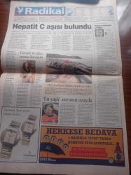 Radikal Gazetesi - 30 Ekim 1998 - 75. Kutlamaları Ayvalık Uçağının Kaçırılması İle Gölgelendi - Cumhuriyet Coşkusu - Cumhuriyetin 75. Yılında Türkiye'den Saltanat Manzaraları - Kamer Genç - Süleyman Demirel Padişah Gibi - Perde Arkasıyla Alaattin Çakıcı Korkmaz Yiğit Kaseti - Tuncay Özkan Yener Kaya Nesim Malki Cinayetleri Hakkında Yazılarıyla Dikkat Çekti