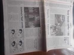 Radikal Gazetesi - 4 Haziran 1998 - Mesut Yılmaz Ve Deniz Baykal 23 Nisan'da Anlaştıkları Konularda Dün Yine Anlaştı - Yeşil Kod Adlı Mahmut Yıldırım - Necmettin Erbakan - Deniz Baykal Ne Diyorsa O - Tuncay Özkan Radikal'de - Sirkeci Halkalı Treninde Patlama 1 Ölü 2 Yaralı - Yüksek Askeri Şura Çeteleri Temizleyecek - 23 Nisan Mutabakatı - Dünya Kupasına Doğru