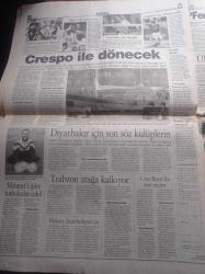 Radikal Gazetesi - 4 Haziran 1998 - Mesut Yılmaz Ve Deniz Baykal 23 Nisan'da Anlaştıkları Konularda Dün Yine Anlaştı - Yeşil Kod Adlı Mahmut Yıldırım - Necmettin Erbakan - Deniz Baykal Ne Diyorsa O - Tuncay Özkan Radikal'de - Sirkeci Halkalı Treninde Patlama 1 Ölü 2 Yaralı - Yüksek Askeri Şura Çeteleri Temizleyecek - 23 Nisan Mutabakatı - Dünya Kupasına Doğru