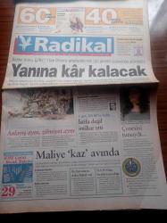 Radikal Gazetesi - 8 Ağustos 1998 - Monica Lewinksy Büyük Jüri'ye Bill Clinton İle Defalarca Cinsel İlişki Kurduğunu Söyledi - İktidar Bloku Tansu Çiller'i Yüce Divan'a Gönderebilmek İçin Gerekli Çoğunluğunu Yitirebilir - ANAP Milletvekili Hayrettin Uzun İstifayı Değil Siyasi İntiharı Tercih Ediyorum - NATO'dan Sırplara Gözdağı - Spor Yasasına Makyaj - Conrad McRae Fenerbahçe'de