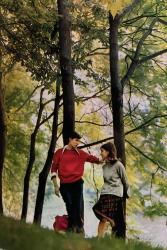 AŞK DOLU ROMANTİK ÇİFT KARTPOSTALI,ARKASINA YAZILMIŞ,RENKLİ, 11 X 15 CM EBADINDA