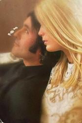 AŞK DOLU ROMANTİK ÇİFT KARTPOSTALI,ARKASINA YAZILMIŞ,RENKLİ, 11 X 15 CM EBADINDA