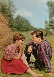 AŞK DOLU ROMANTİK ÇİFT KARTPOSTALI,ARKASINA YAZILMIŞ,RENKLİ, 11 X 15 CM EBADINDA