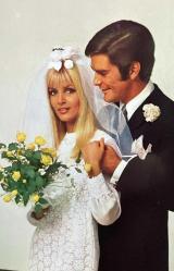 AŞK DOLU ROMANTİK ÇİFT KARTPOSTALI,ARKASINA YAZILMIŞ,RENKLİ, 11 X 15 CM EBADINDA