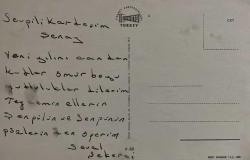 AŞK DOLU ROMANTİK ÇİFT KARTPOSTALI,ARKASINA YAZILMIŞ,RENKLİ, 11 X 15 CM EBADINDA