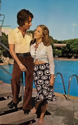 AŞK DOLU ROMANTİK ÇİFT KARTPOSTALI,ARKASINA YAZILMIŞ,RENKLİ, 11 X 15 CM EBADINDA