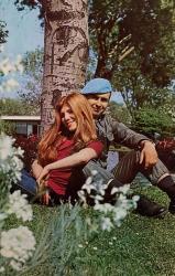 AŞK DOLU ROMANTİK ÇİFT KARTPOSTALI,ARKASINA YAZILMIŞ,RENKLİ, 11 X 15 CM EBADINDA