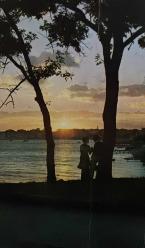 AŞK DOLU ROMANTİK ÇİFT KARTPOSTALI,ARKASINA YAZILMAMIŞ,RENKLİ, 11 X 15 CM EBADINDA